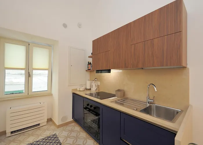 Paradise House アパート